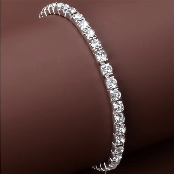 Charming Minimalist Cubic Zircon Bracelet - Picture 3 of 4